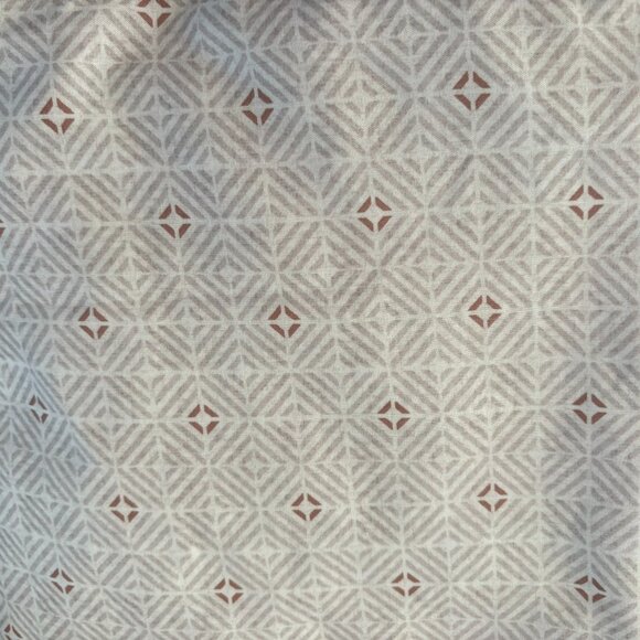 Set of polyester sheets, full size bed, white with beige and brown print - Picture 2 of 3